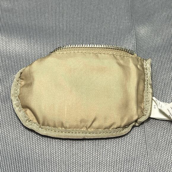 Lululemon Pouch Wristlet Beige Recycled Nylon Zip with Carabiner Clip Incomplete - Picture 5 of 9